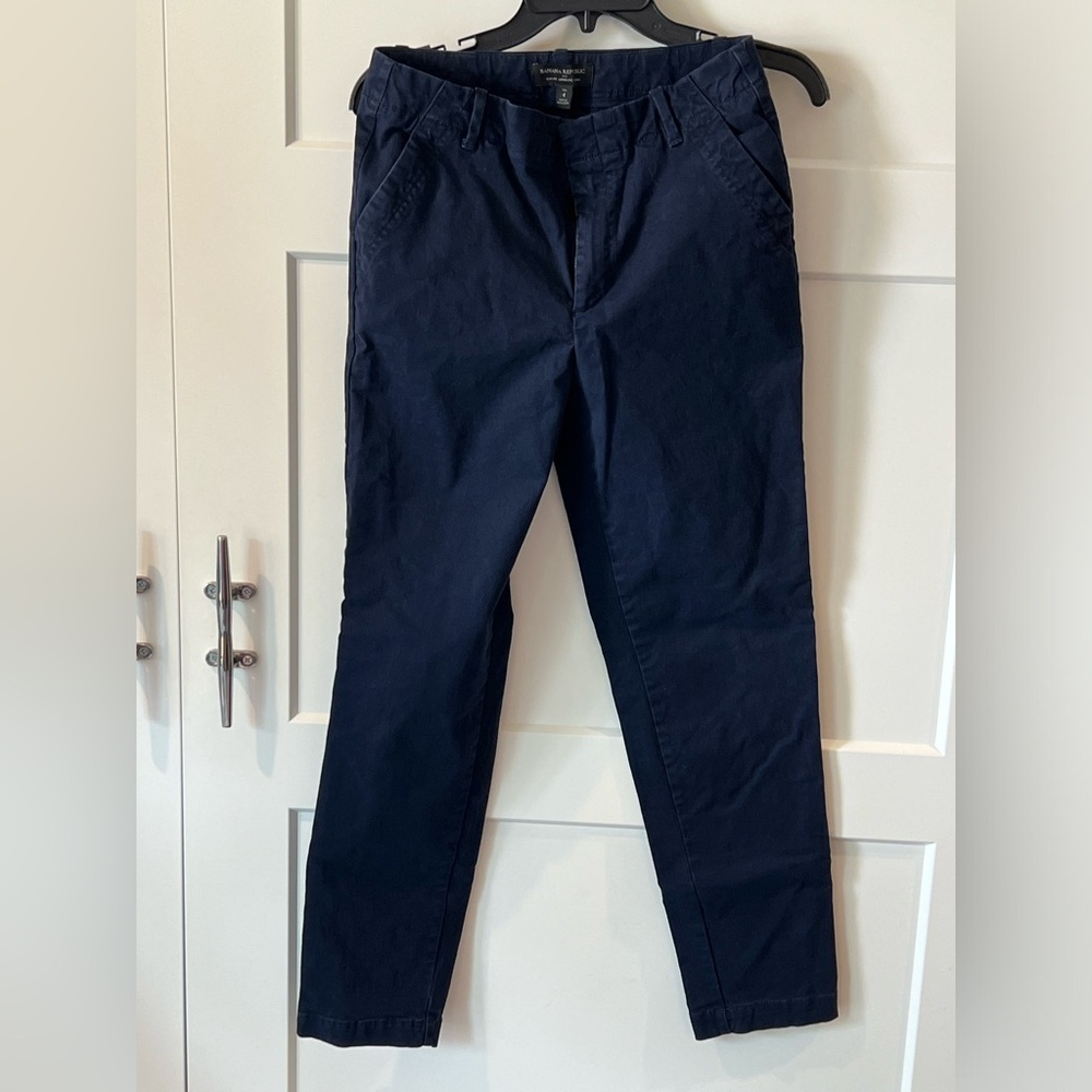 NWOT Banana Republic Factory chinos. Navy size 4.